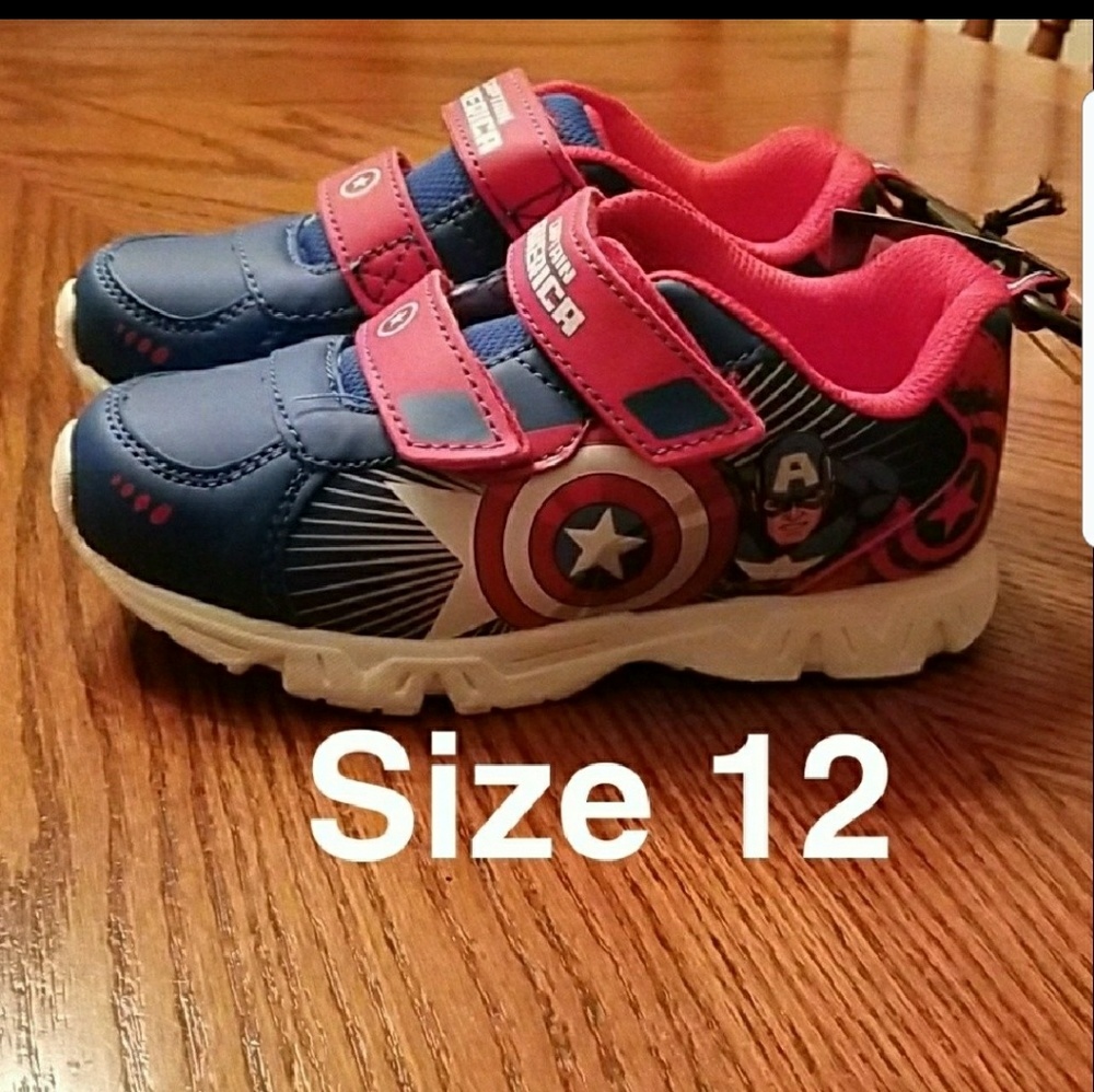 Captain America boys tennis shoes brand new